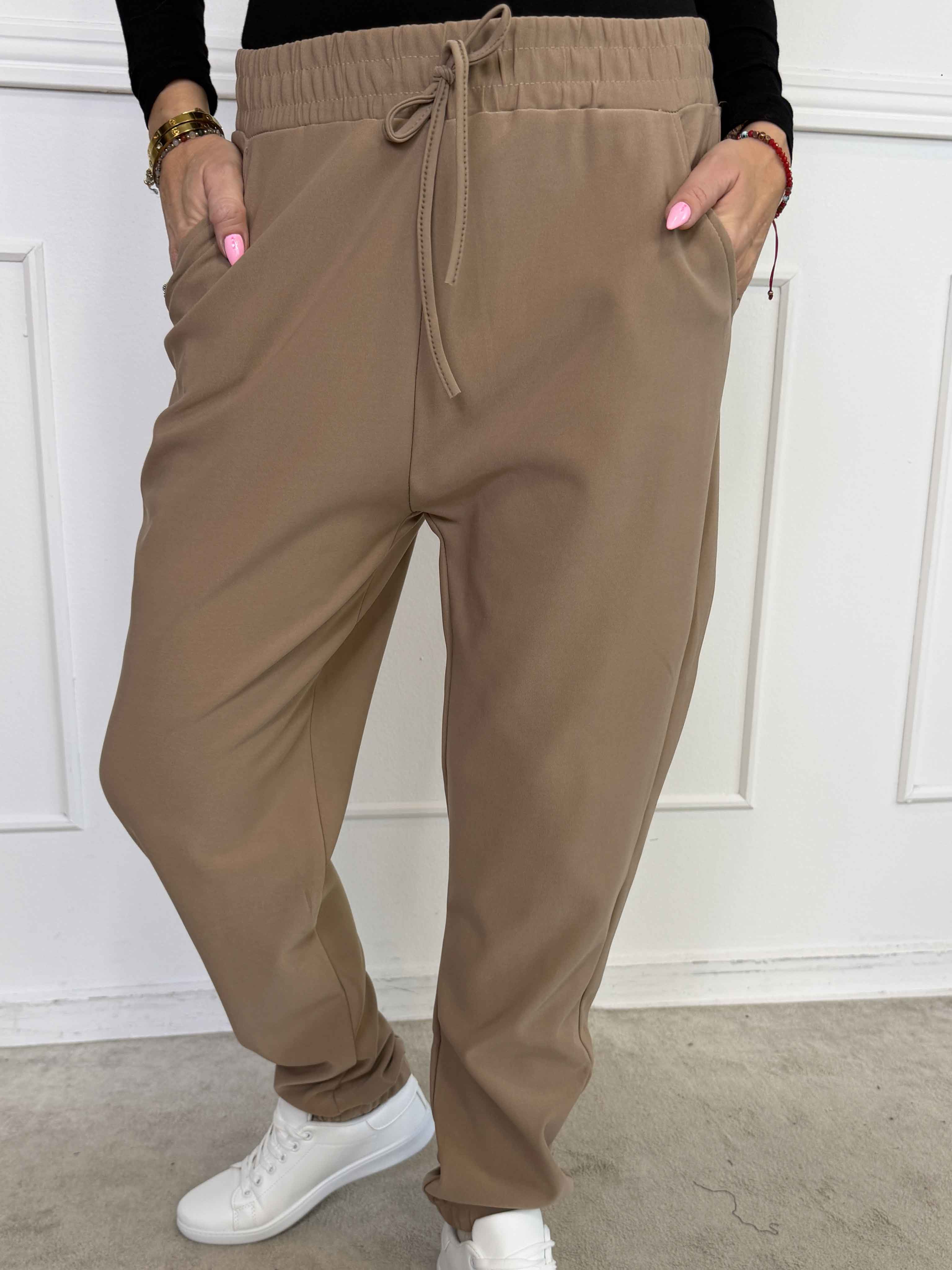 Iliona - Joggingbukser med elastik forenden af buksebenet